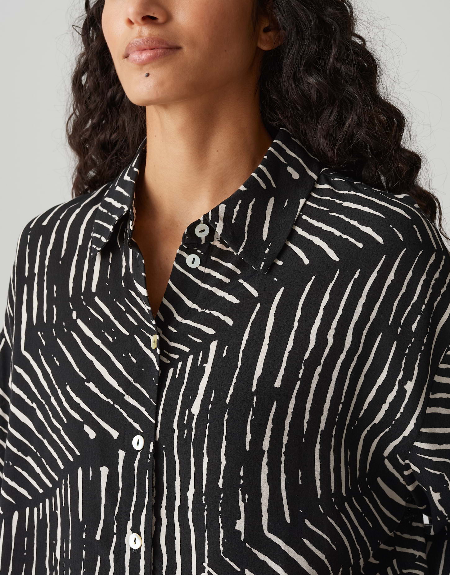 Fiana palm leaves black 10418513199100-900